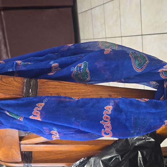 Gator Scarf - Picture 3 of 3